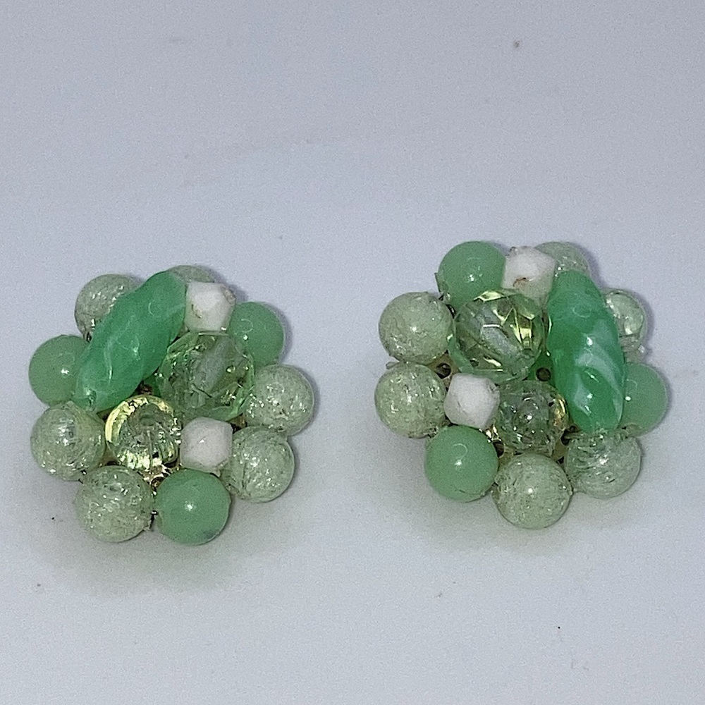 Vtg West Gernamy Green Lucite Celluloid Beaded Floral Flower Clip on Earrings 1”